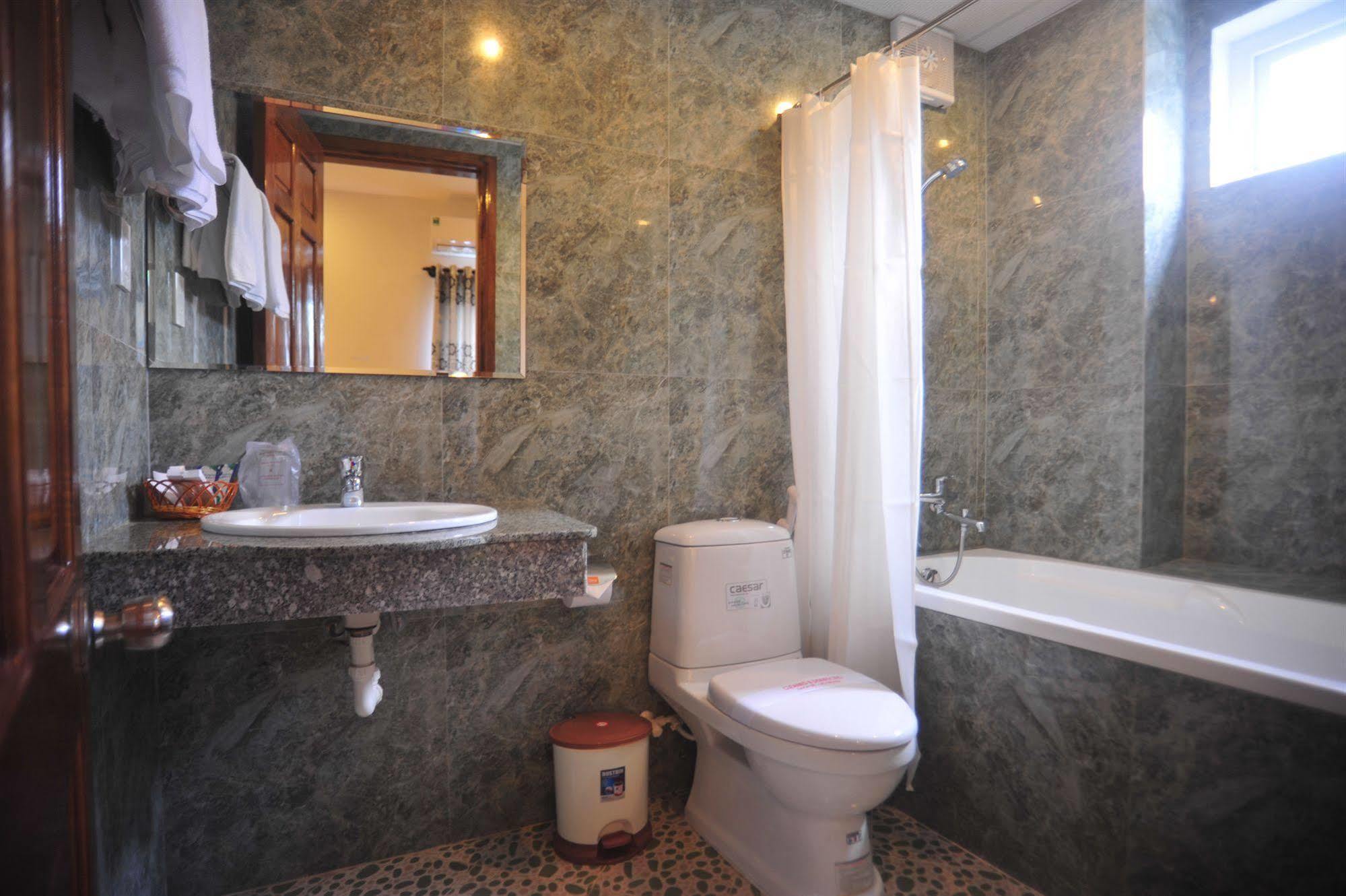 Hong Thien Ruby Hotel Hué Extérieur photo